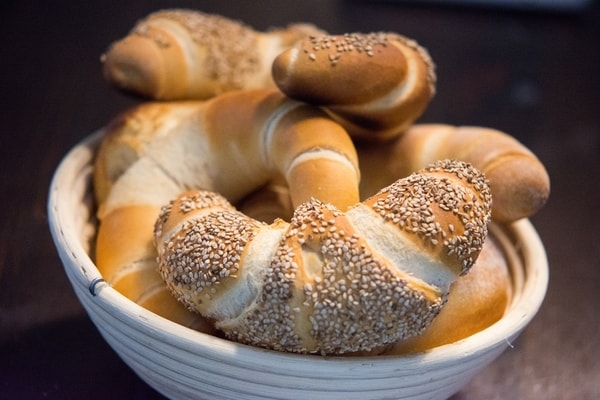 RECEPT: Domácí na rohlíky nebo housky